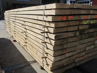 Eiken Palen, Planken en Balken uit Voorraad Leverbaar