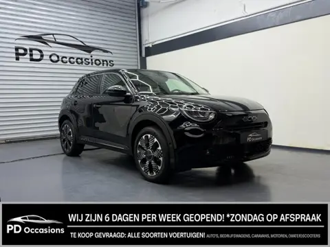 Fiat 600 1.2 Hybrid 145PK Urban - Wit leer -Elek. Achterklep - Camera - Carplay - ACC