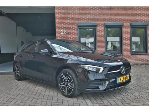 Mercedes-Benz A-Klasse 250 e Business Solution AMG Limited Cr, Carplay, sfeerverlichting, stoel verw