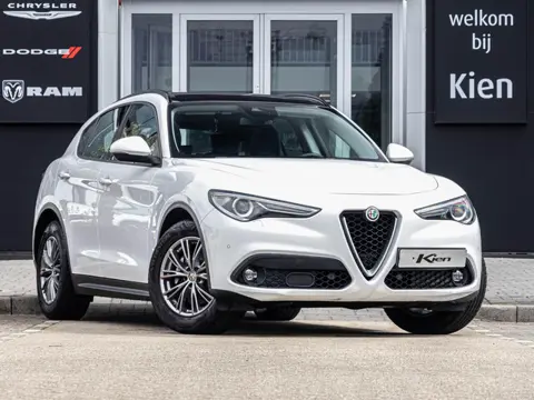 Alfa Romeo Stelvio 2.2d Super | Pano-dak | Lederen bekleding | Schakelflippers | NL auto |