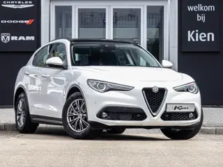 Alfa Romeo Stelvio 2.2d Super | Pano-dak | Lederen bekleding | Schakelflippers | NL auto |