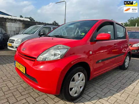 Daihatsu Sirion 2 1.3-16V Comfort AIRCO/ NIEUWE APK/ TREKHAAK!