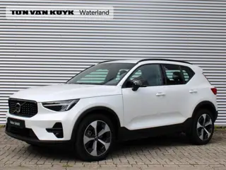 Volvo XC40 2.0 B4 Plus Dark Automaat / All Seasonbanden / Verwarmd voorruit / Trekhaak / Google Navi