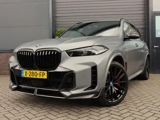 BMW X5 xDrive50e M Sport | Sky Lounge | M Stoelen | Carbon Exterieur/Interieur | trekhaak | Bomvol