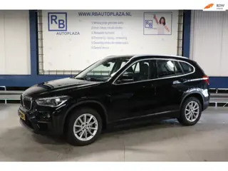 BMW X1 SDrive20i High Executive / AUTOMAAT / BLACK ON BLACK ! ! !