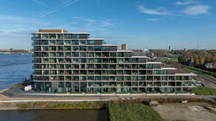 Woning aan de Pampuskade te Rotterdam