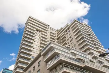 Woning aan de Gustav Mahlerlaan te Amsterdam