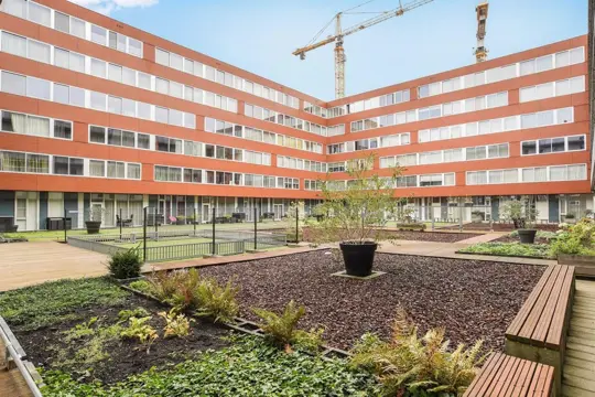 Woning aan de Martini van Geffenstraat te Amsterdam