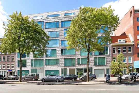 Woning aan de Valkenburgerstraat te Amsterdam