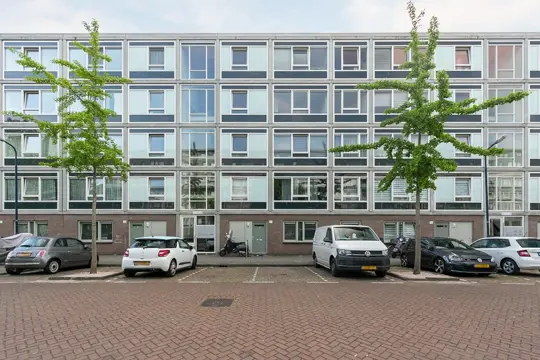 Woning aan de Lederambachtstraat te Amsterdam