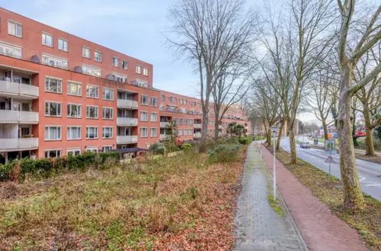 Woning aan de Suze Groenewegplantsoen te Amsterdam