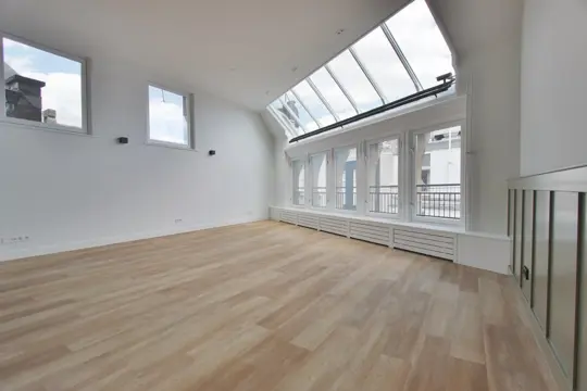 Woning aan de Nieuwezijds Voorburgwal te Amsterdam