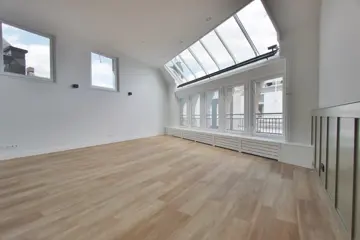 Woning aan de Nieuwezijds Voorburgwal te Amsterdam