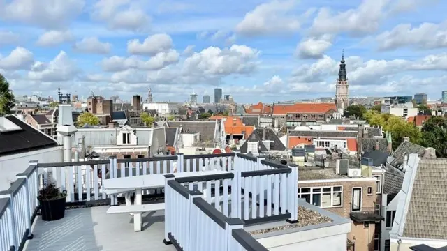 Woning aan de 's-Gravelandse Veer te Amsterdam