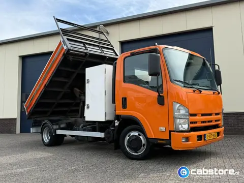 Isuzu NNR85L-HD5 N-SERIES - 3 zijdige kipper - Automaat - Trekhaak 3500 kg  - Km  142.400 -Bouwjaar 