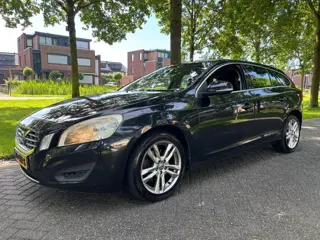 Volvo V60 2.0 D3 Momentum (bj 2011, automaat)