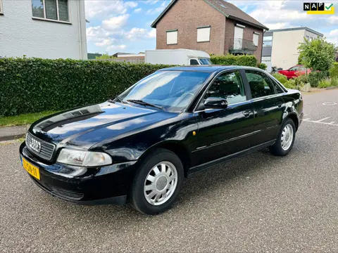 Audi A4 Limousine 1.8 5V Advance - Nieuwe APK