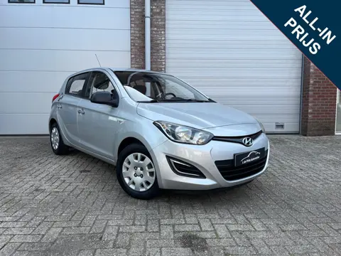 Hyundai i20 1.2i Business Edition Dealer oh/ (bj 2013)