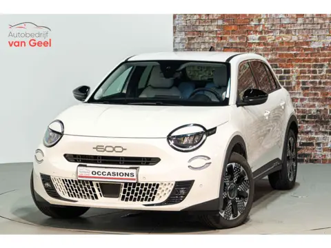 Fiat 600 1.2 Hybrid La Prima | Adaptive Cruise Control | Keyless-Entry&Go | Achteruitrijcamera | 360