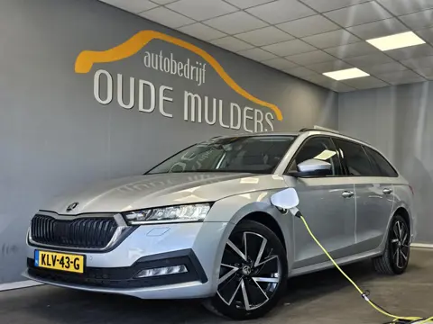 Skoda Octavia Combi 1.4 TSI iV PHEV /Massage/Trekhaak/Camera/Stoel-stuurverw.