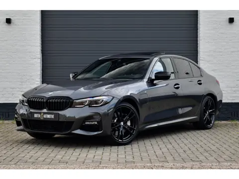 BMW 3-serie 330e High Executive M-Sport | Pano | Laser | 19" | Leder |