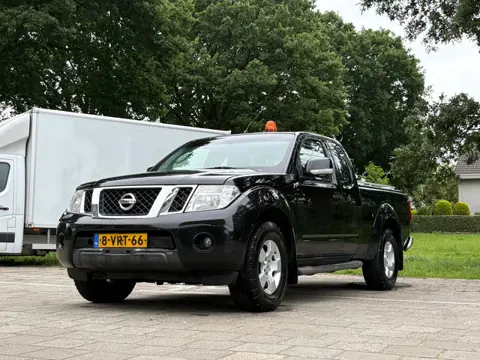 Nissan Navara 2.5 dCi SE King Cab AIRCO, Trekhaak 3000 KG, cruise control *EXPORT* Volkswagen Amarok