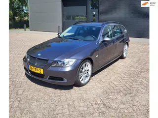 BMW 3-serie Touring 325i Automaat, Carplay, PDC, Clima!