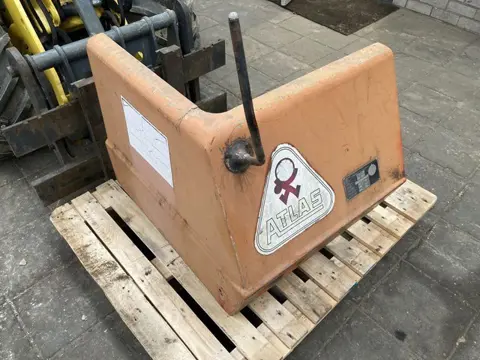 Atlas 1500 - 1302 Vorne Rechts voor kap haube (bj 1975)