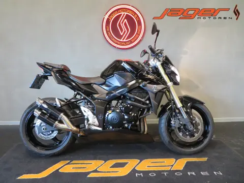 Suzuki GSR 750 A PERFECT! SHARK (bj 2015)