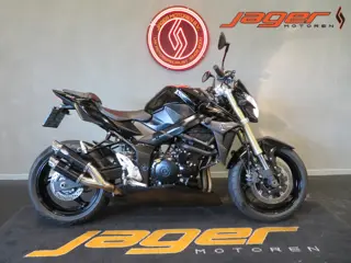 Suzuki GSR 750 A PERFECT! SHARK (bj 2015)