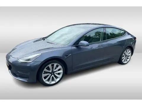 Tesla Model 3 Long Range AWD 75 kWh / Trekhaak / Autopilot / Panoramadak / Camera / Premium Audio / 