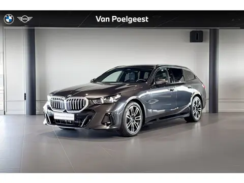 BMW 5 Serie Touring 530e | M Sport | Glazen Panoramadak | Stoelverwarming | Achteruitrijcamera | Tre