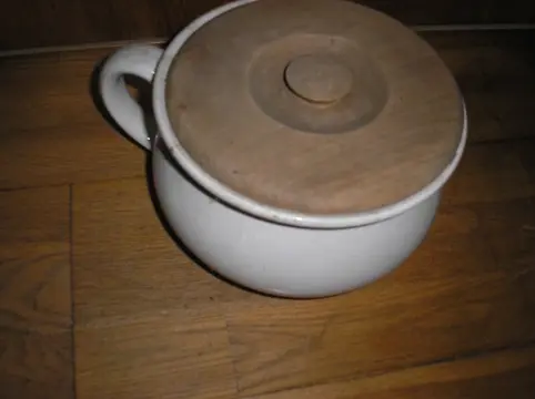 Po met houten deksel, zeer oud