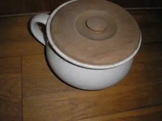 Po met houten deksel, zeer oud
