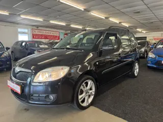 Skoda Roomster 1.6-16V Sport. Cruise control, trekhaak, navi en meer!
