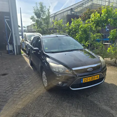 FORD FOCUS 1.6 tdci titanium schade rijbaar links voor 