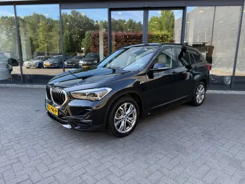 BMW X1 xDrive25e Sportline,Pano,Sportleer,HUD,Memory,Carplay,Camera,Stuur/stoelverw,Lane Ass.,Adapt Cruise,