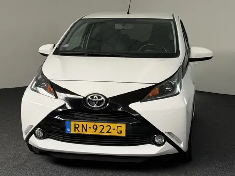 Toyota Aygo 1.0 VVT-i x-joy Automaat Climate Contr./ Camera / Carplay / LM Velgen / IHV Stoel/ 29-12