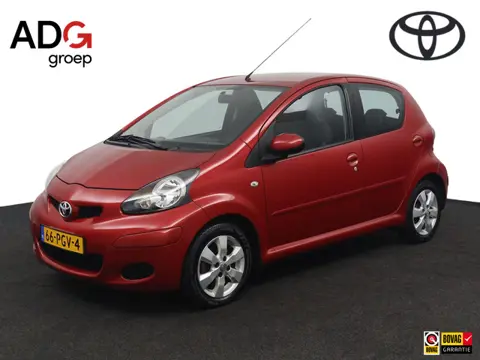 Toyota Aygo 1.0-12V Aspiration Red Navigator | 5-deurs | Airco | Navigatie |