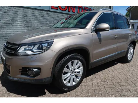 Volkswagen Tiguan 1.4 TSI Sport&Style BlueMotion Bij ons bedrijf in onderhoud geweest