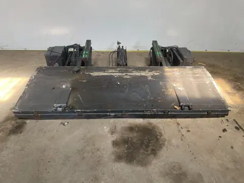 AMA 20 KK 2000 KG AMA 20 KK - Laadklep - 2000 Kg laad capaciteit - Oplegger - Taillift PM3119