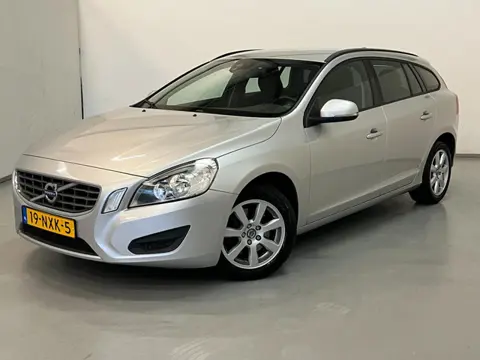 Volvo V60 1.6 T3 / NL-auto / Navi / Bluetooth / Trekhaak
