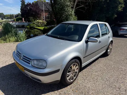 Volkswagen Golf 2.0 Automaat met steen koude airco en volle tank