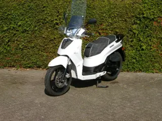 Kymco Snorscooter People S 25 KM/H Leuke, mooie scooter!