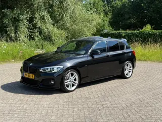 BMW 1-serie 118i M Pakket AUTOMAAT I HIFI I LEER I PANO I CARPLAY I NL AUTO