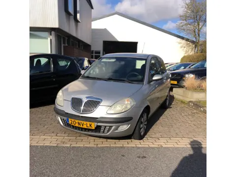 Lancia Ypsilon 1.4-16V Argento Goed rijdende Lancia Ypsilon met een keurig nette kilometerstand, Nie