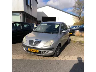 Lancia Ypsilon 1.4-16V Argento Goed rijdende Lancia Ypsilon met een keurig nette kilometerstand, Nie