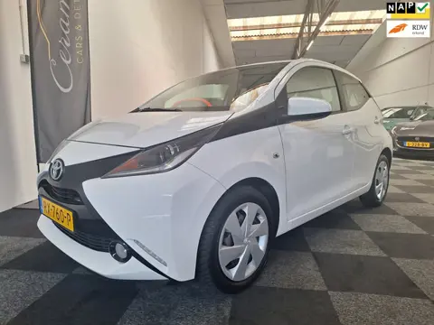 Toyota Aygo 2018. X-play uitv. 2e EIG. 75.000 km NAP.