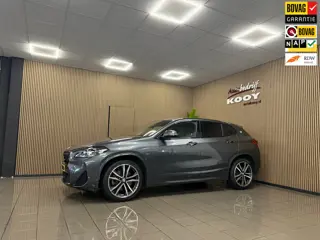 BMW X2 SDrive20i High Executive * Automaat / Leder / HUD / 19" LM Velgen / Camera / NL Auto *
