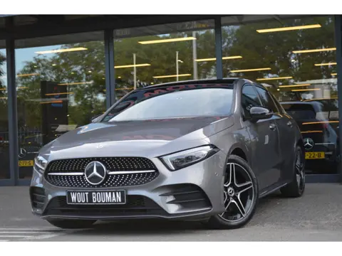 Mercedes-Benz A-Klasse 250 e AMG Multibeam Panorama Memory Sfeer Camera Night Keyless Pdc